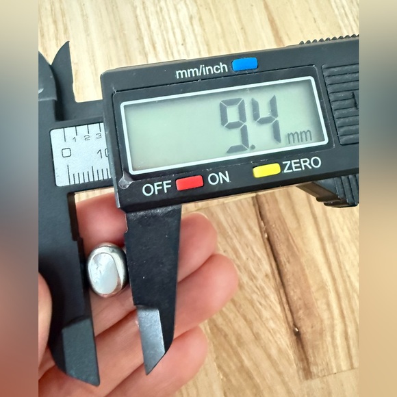 925 Sterling silver oval mother of pearl post earrings - Picture 4 of 6